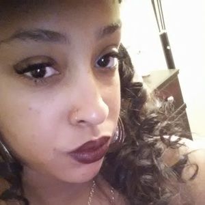 Meet your Posher, Simone